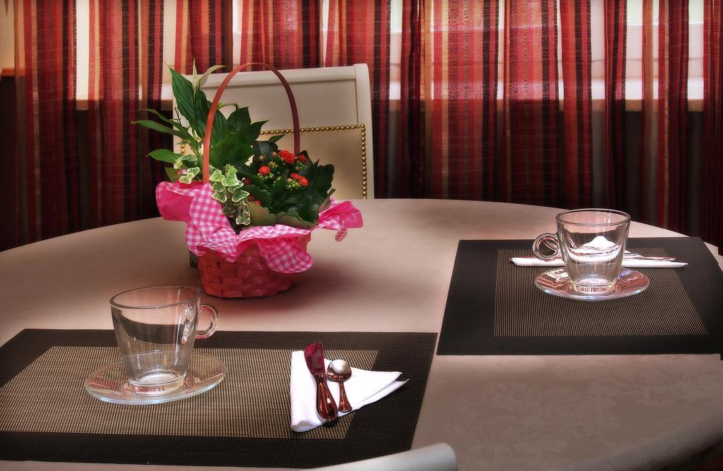 Hotel Due Spade ฟีเดนซา ภายนอก รูปภาพ