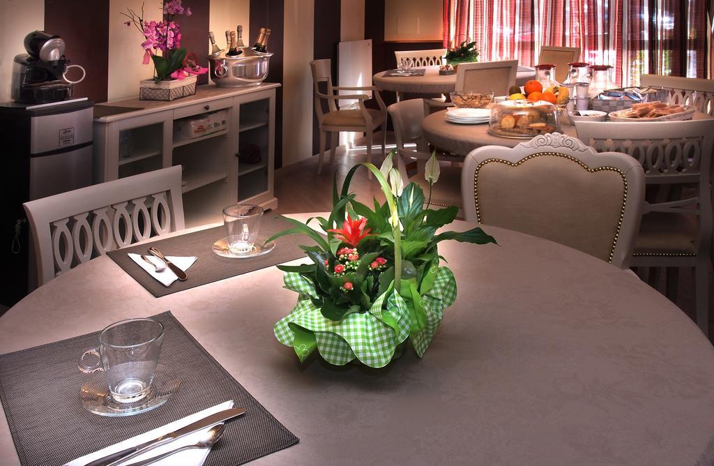 Hotel Due Spade ฟีเดนซา ภายนอก รูปภาพ
