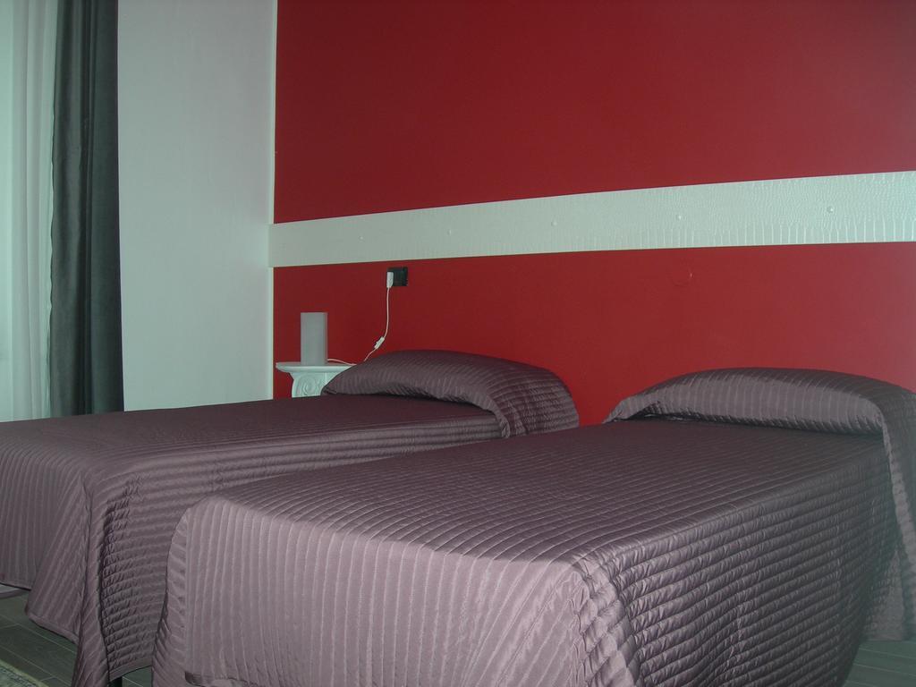 Hotel Due Spade ฟีเดนซา ภายนอก รูปภาพ