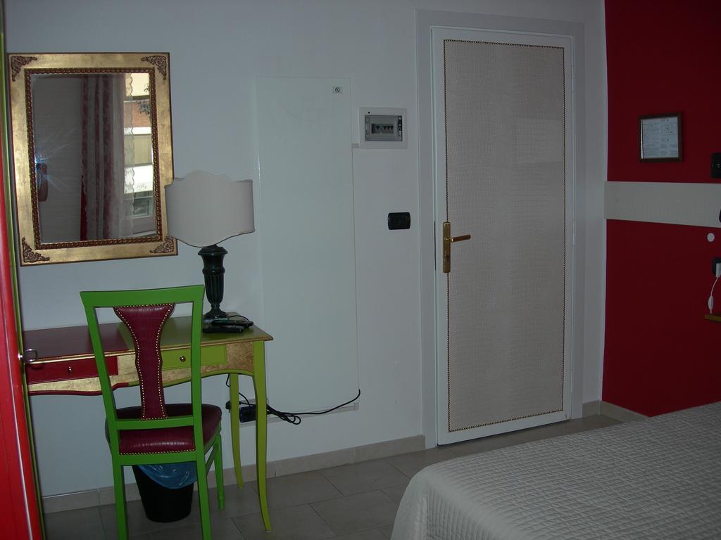 Hotel Due Spade ฟีเดนซา ภายนอก รูปภาพ