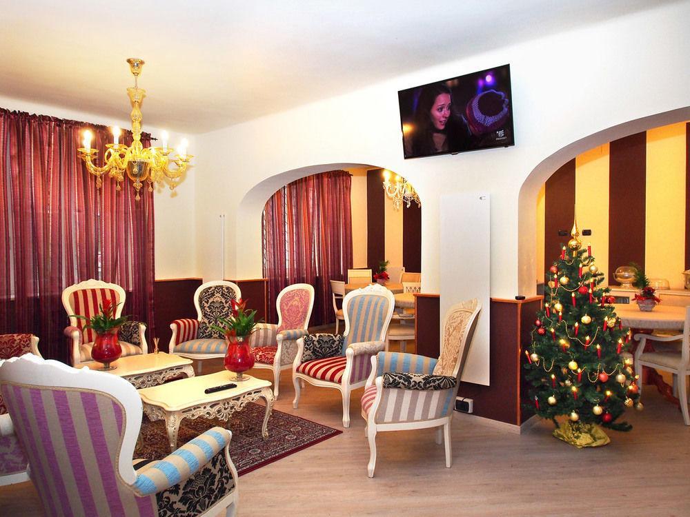 Hotel Due Spade ฟีเดนซา ภายนอก รูปภาพ