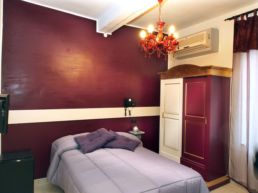Hotel Due Spade ฟีเดนซา ภายนอก รูปภาพ