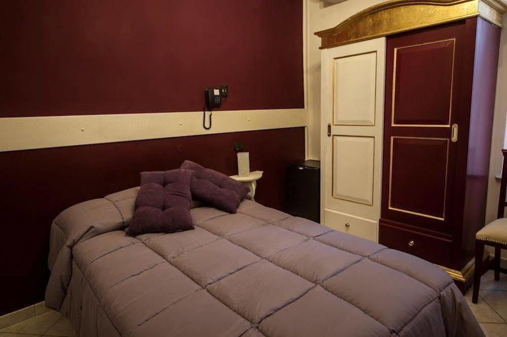 Hotel Due Spade ฟีเดนซา ภายนอก รูปภาพ